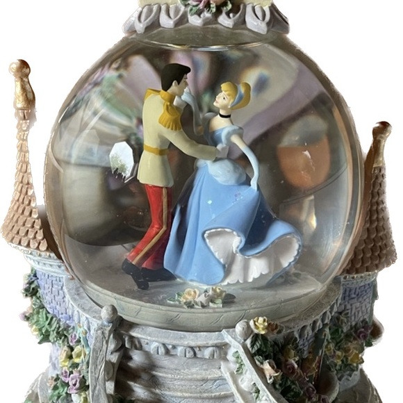Disney Musical Snow Globe 9 inch Cinderella & Prince Dancing "So This is Love" - Picture 2 of 5